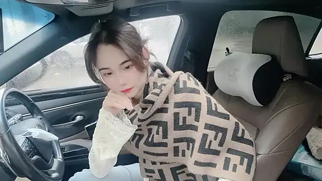 orla2021 online show from 11/09/25, 12:31