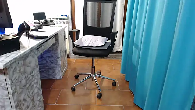 Miss-Mikaele online show from 02/17/25, 09:30