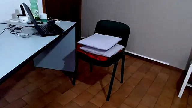 Miss-Mikaele online show from 12/05/25, 07:28