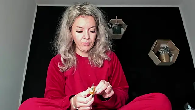 Snapshot of Alesys69 chatting on 11/11/25, 11:38 Alesys69 online show from 11/11/25, 11:38