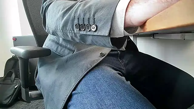 69bezfleku online show from 12/10/24, 11:11