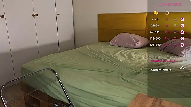 Snapshot of AliceKingsleigh chatting on 02/10/26, 07:45 AliceKingsleigh online show from 02/10/26, 07:45