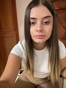 Snapshot of Miss_valeriaa chatting on 12/08/24, 03:45 Miss valeriaa online show from 12/08/24, 03:45