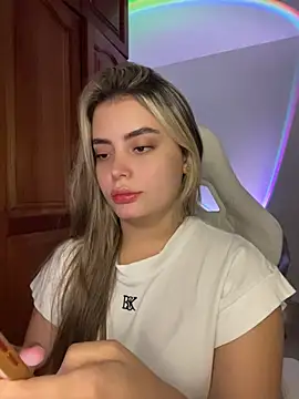 Snapshot of Miss_valeriaa chatting on 06/23/26, 03:32 Miss valeriaa online show from 06/23/26, 03:32