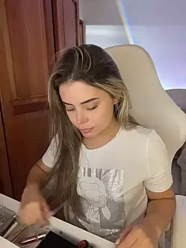 Snapshot of Miss_valeriaa chatting on 07/18/26, 08:45 Miss valeriaa online show from 07/18/26, 08:45
