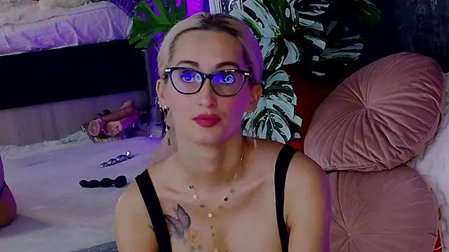 IsabelleEthan online show from 10/05/25, 01:48