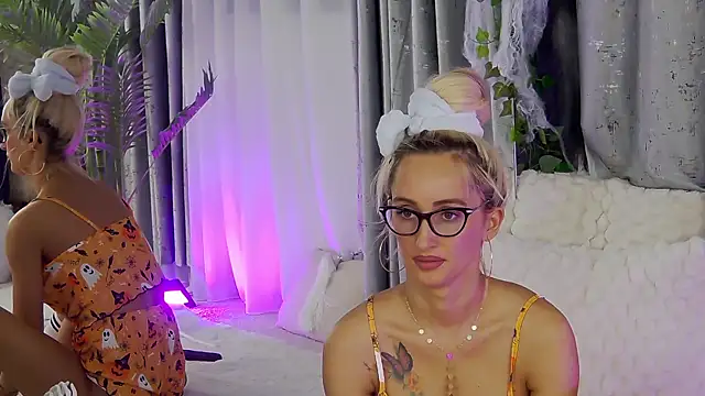 IsabelleEthan online show from 10/31/25, 02:23