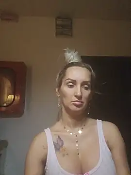 Snapshot of IsabelleEthan chatting on 07/11/26, 12:02 IsabelleEthan online show from 07/11/26, 12:02