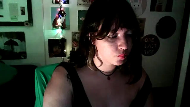 soynanabela28 online show from 03/22/25, 01:32