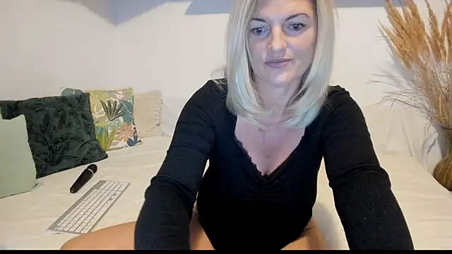 Jadore able online show from 09/27/25, 01:43