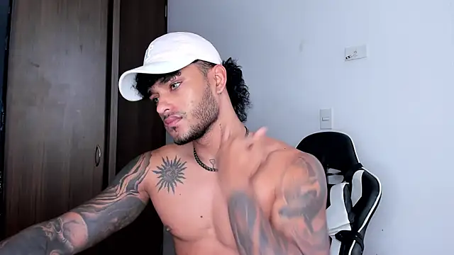 Snapshot of Alessandro_Vanni chatting on 12/11/24, 12:12 Alessandro Vanni online show from 12/11/24, 12:12