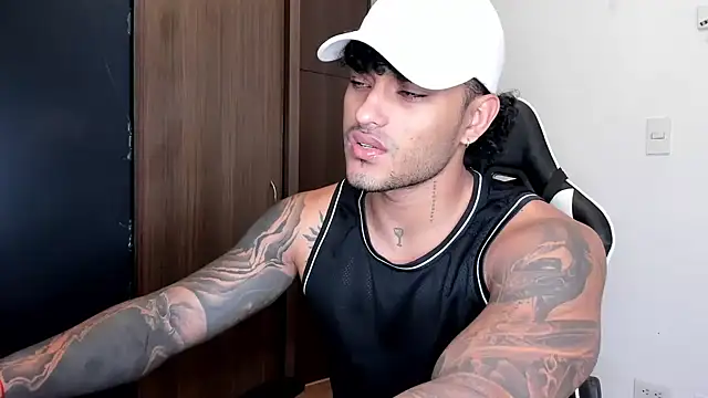 Snapshot of Alessandro_Vanni chatting on 12/14/24, 12:23 Alessandro Vanni online show from 12/14/24, 12:23