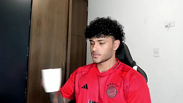 Snapshot of Alessandro_Vanni chatting on 12/16/24, 01:22 Alessandro Vanni online show from 12/16/24, 01:22