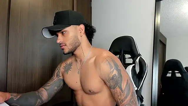 Snapshot of Alessandro_Vanni chatting on 12/27/24, 03:26 Alessandro Vanni online show from 12/27/24, 03:26