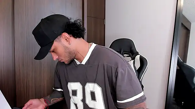 Alessandro Vanni online show from 01/09/25, 01:02