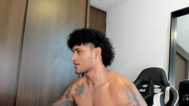 Snapshot of Alessandro_Vanni chatting on 01/10/25, 01:31 Alessandro Vanni online show from 01/10/25, 01:31