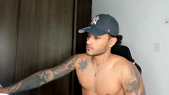 Snapshot of Alessandro_Vanni chatting on 01/17/25, 01:13 Alessandro Vanni online show from 01/17/25, 01:13