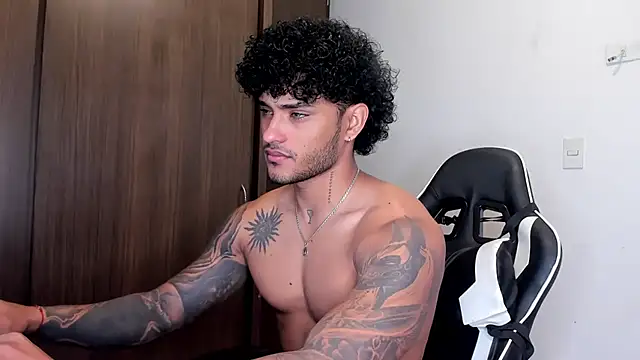 Snapshot of Alessandro_Vanni chatting on 01/18/25, 03:27 Alessandro Vanni online show from 01/18/25, 03:27