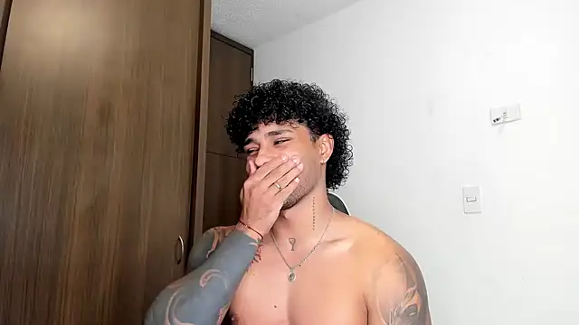 Snapshot of Alessandro_Vanni chatting on 01/22/25, 11:32 Alessandro Vanni online show from 01/22/25, 11:32