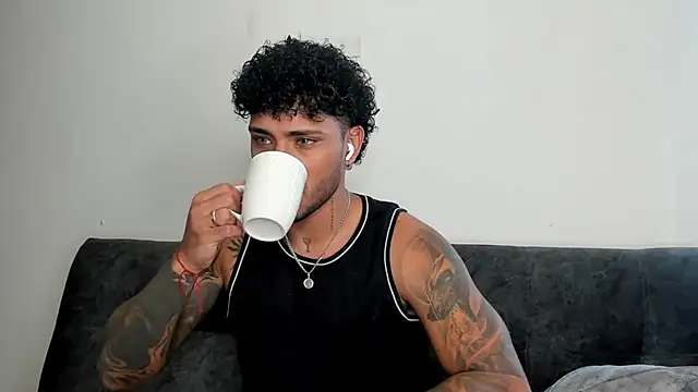 Snapshot of Alessandro_Vanni chatting on 02/09/25, 01:14 Alessandro Vanni online show from 02/09/25, 01:14