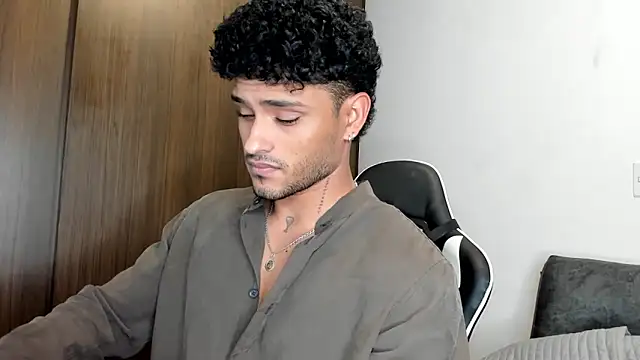 Snapshot of Alessandro_Vanni chatting on 03/09/25, 02:39 Alessandro Vanni online show from 03/09/25, 02:39