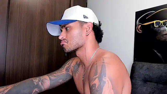 Snapshot of Alessandro_Vanni chatting on 03/11/25, 05:38 Alessandro Vanni online show from 03/11/25, 05:38