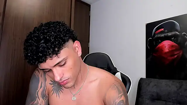 Snapshot of Alessandro_Vanni chatting on 03/20/25, 05:24 Alessandro Vanni online show from 03/20/25, 05:24