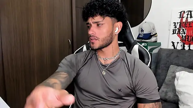 Snapshot of Alessandro_Vanni chatting on 09/09/25, 03:17 Alessandro Vanni online show from 09/09/25, 03:17