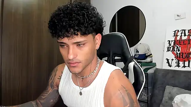 Snapshot of Alessandro_Vanni chatting on 09/11/25, 01:28 Alessandro Vanni online show from 09/11/25, 01:28