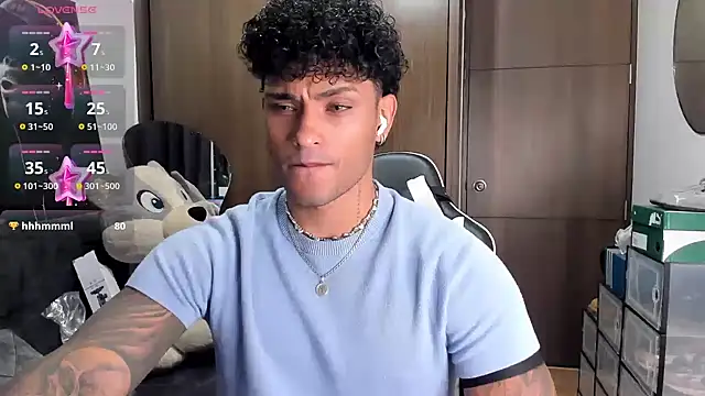 Snapshot of Alessandro_Vanni chatting on 10/27/25, 01:20 Alessandro Vanni online show from 10/27/25, 01:20