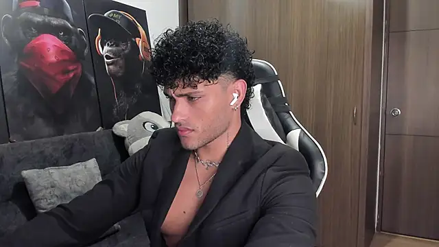 Snapshot of Alessandro_Vanni chatting on 11/18/25, 01:11 Alessandro Vanni online show from 11/18/25, 01:11