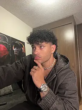 Snapshot of Alessandro_Vanni chatting on 11/19/25, 02:11 Alessandro Vanni online show from 11/19/25, 02:11