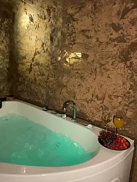 Snapshot of joanaelaa chatting on 12/16/24, 05:22 joanaelaa online show from 12/16/24, 05:22