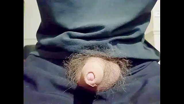 hairyuncut00 online show from 10/12/25, 09:14