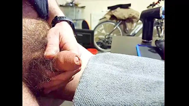 hairyuncut00 online show from 04/27/26, 08:18