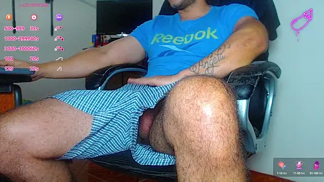 Snapshot of --mAk-- chatting on 01/17/25, 11:27 --mAk-- online show from 01/17/25, 11:27