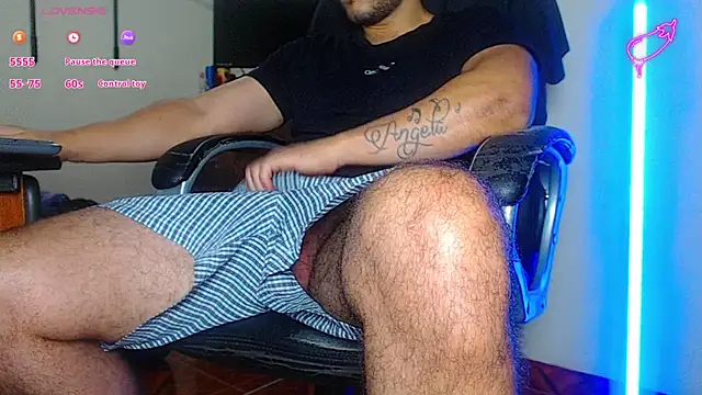 Snapshot of --mAk-- chatting on 02/09/25, 01:44 --mAk-- online show from 02/09/25, 01:44