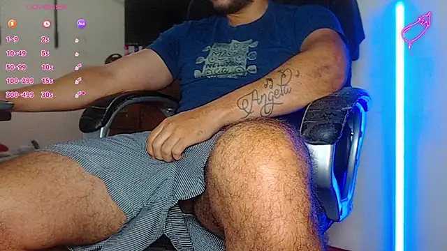 Snapshot of --mAk-- chatting on 03/21/25, 12:17 --mAk-- online show from 03/21/25, 12:17