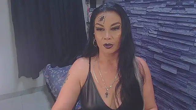 Snapshot of Cruela_deviil chatting on 10/16/25, 02:34 Cruela deviil online show from 10/16/25, 02:34