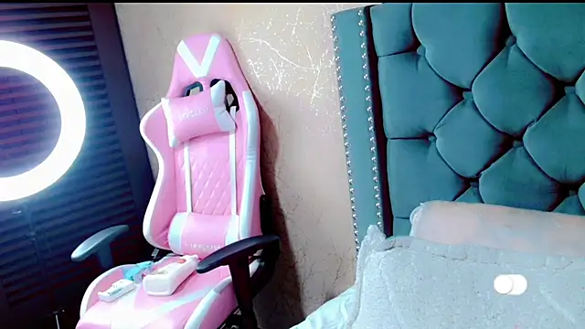 Snapshot of Imannejulienne chatting on 01/08/25, 11:41 Imannejulienne online show from 01/08/25, 11:41