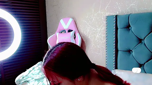 Snapshot of Imannejulienne chatting on 01/14/25, 12:11 Imannejulienne online show from 01/14/25, 12:11