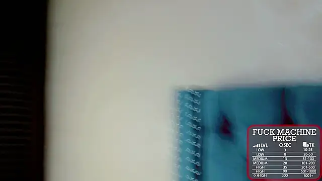 Snapshot of Imannejulienne chatting on 10/31/25, 12:44 Imannejulienne online show from 10/31/25, 12:44