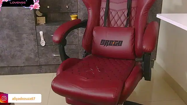 aliyadsouza online show from 03/18/25, 08:26