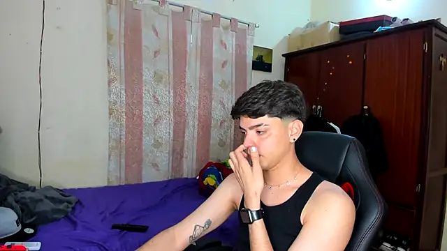 dylancrugerx online show from 01/01/25, 09:09