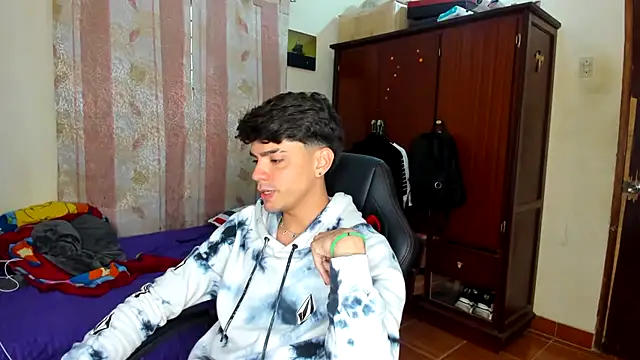 dylancrugerx online show from 01/02/25, 08:46