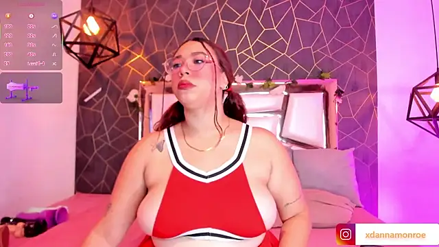 Snapshot of DanniaMonroee chatting on 09/16/25, 01:06 DanniaMonroee online show from 09/16/25, 01:06