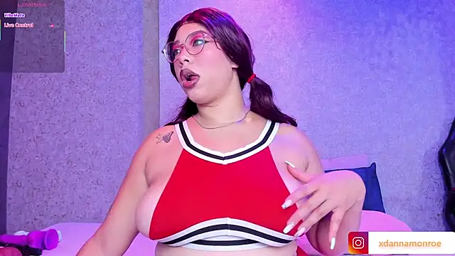 Snapshot of DanniaMonroee chatting on 10/09/25, 11:41 DanniaMonroee online show from 10/09/25, 11:41