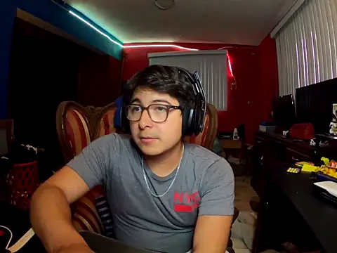 Snapshot of Nathanroberts111 chatting on 12/19/25, 11:34 Nathanroberts111 online show from 12/19/25, 11:34