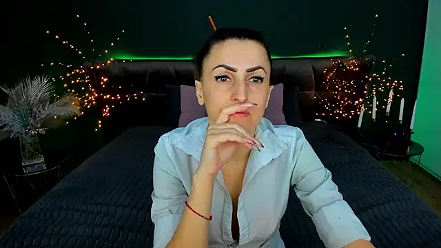 Snapshot of Rebecca_Diamond chatting on 02/12/26, 05:46 Rebecca Diamond online show from 02/12/26, 05:46