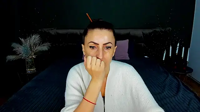 Snapshot of Rebecca_Diamond chatting on 02/13/26, 06:20 Rebecca Diamond online show from 02/13/26, 06:20